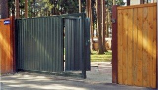 Фото процесса производства Откатные ворота для дачи